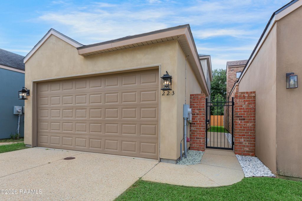 223 Chimney Rock Boulevard, Lafayette, LA 70508
