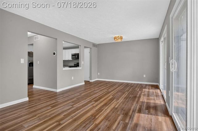 1509 Charter Oak Drive, Rochester Hills, MI 48309