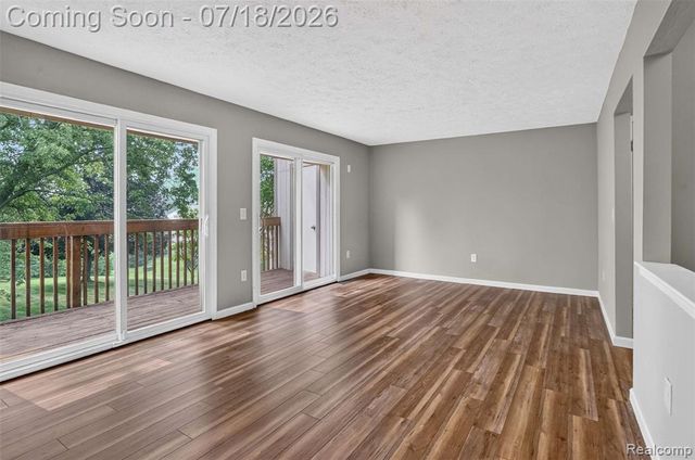 1509 Charter Oak Drive, Rochester Hills, MI 48309