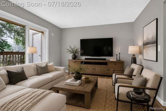 1509 Charter Oak Drive, Rochester Hills, MI 48309
