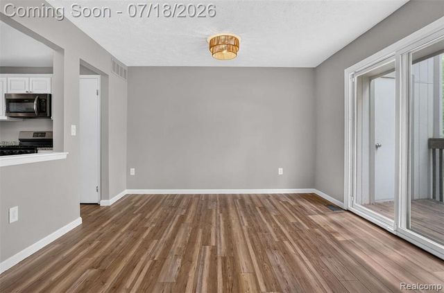 1509 Charter Oak Drive, Rochester Hills, MI 48309