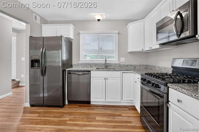 1509 Charter Oak Drive, Rochester Hills, MI 48309
