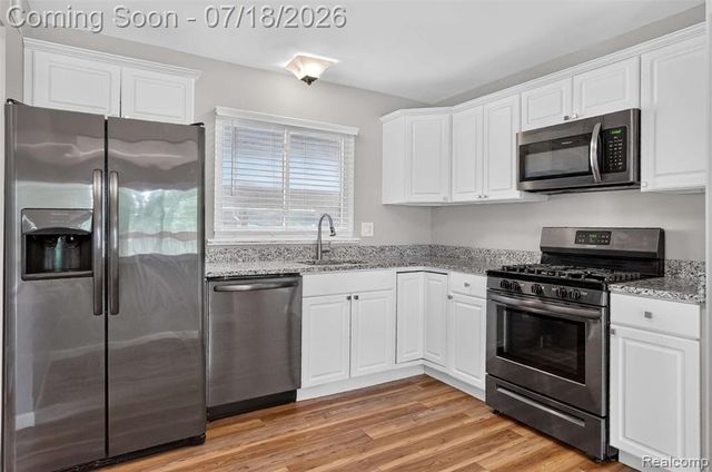 1509 Charter Oak Drive, Rochester Hills, MI 48309