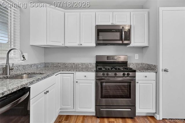 1509 Charter Oak Drive, Rochester Hills, MI 48309