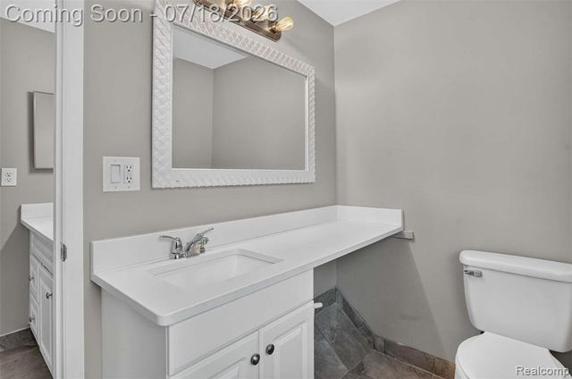 1509 Charter Oak Drive, Rochester Hills, MI 48309