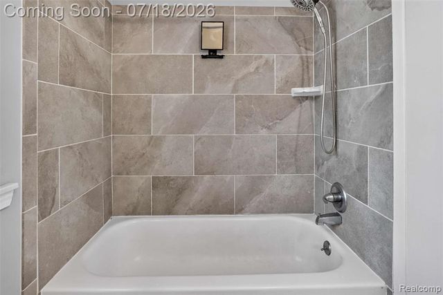 1509 Charter Oak Drive, Rochester Hills, MI 48309