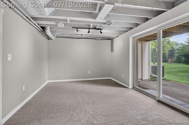 1509 Charter Oak Drive, Rochester Hills, MI 48309