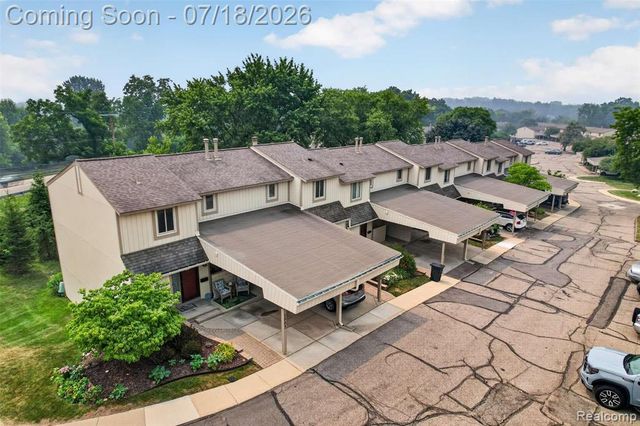 1509 Charter Oak Drive, Rochester Hills, MI 48309