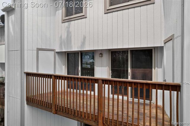1509 Charter Oak Drive, Rochester Hills, MI 48309