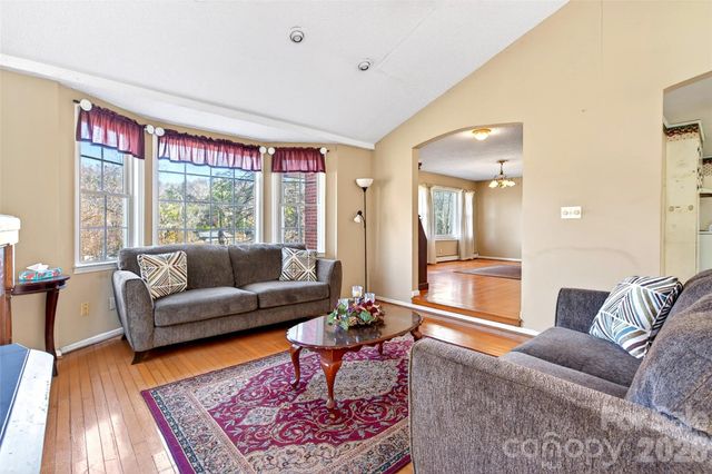 106 Chapel Street, Spruce Pine, NC 28777