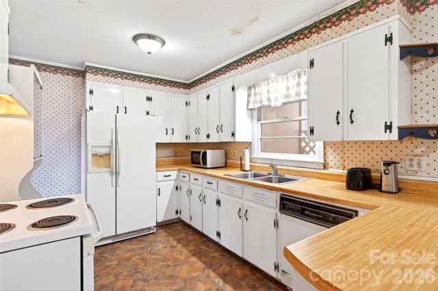 106 Chapel Street, Spruce Pine, NC 28777