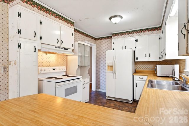 106 Chapel Street, Spruce Pine, NC 28777