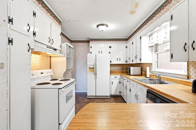 106 Chapel Street, Spruce Pine, NC 28777