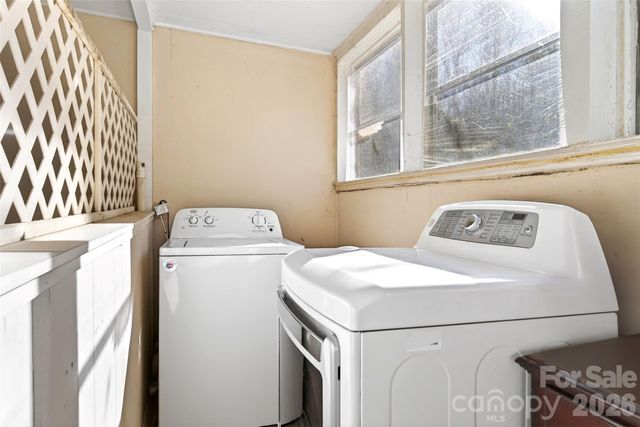 106 Chapel Street, Spruce Pine, NC 28777