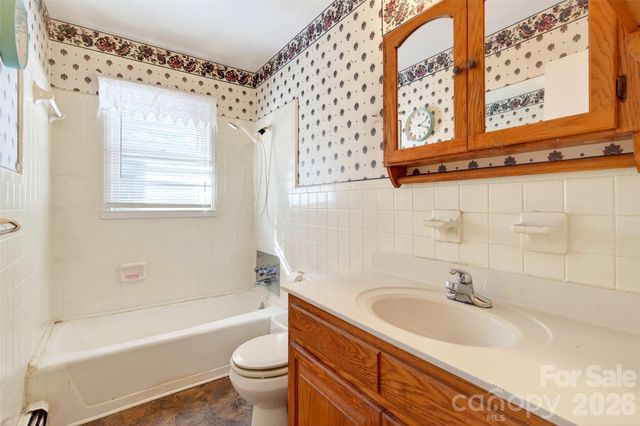 106 Chapel Street, Spruce Pine, NC 28777
