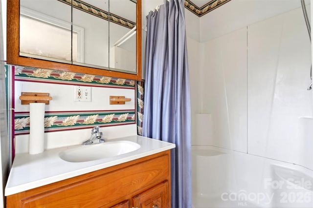 106 Chapel Street, Spruce Pine, NC 28777