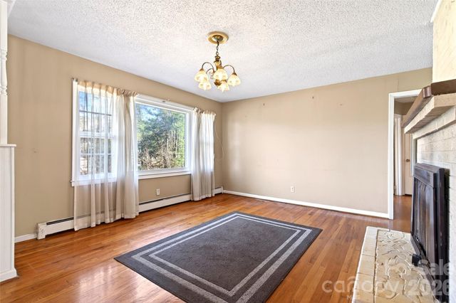 106 Chapel Street, Spruce Pine, NC 28777