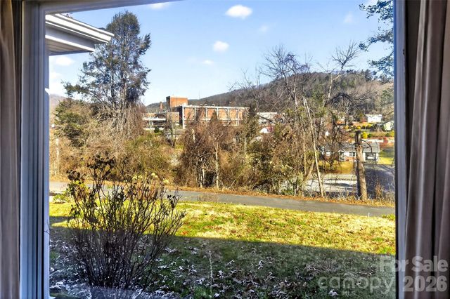 106 Chapel Street, Spruce Pine, NC 28777