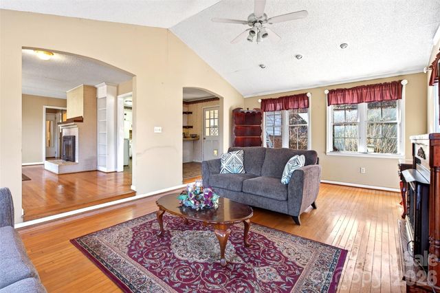 106 Chapel Street, Spruce Pine, NC 28777