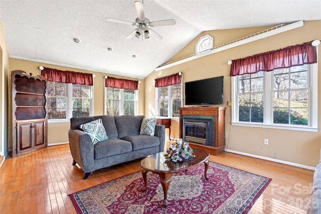 106 Chapel Street, Spruce Pine, NC 28777