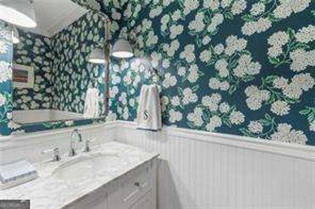 2104 Defoors Mill Drive NW, Atlanta, GA 30318