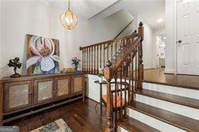 2104 Defoors Mill Drive NW, Atlanta, GA 30318
