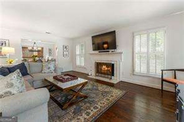 2104 Defoors Mill Drive NW, Atlanta, GA 30318
