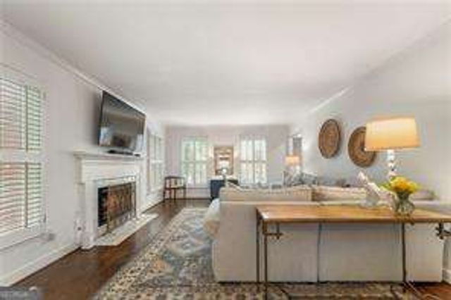 2104 Defoors Mill Drive NW, Atlanta, GA 30318