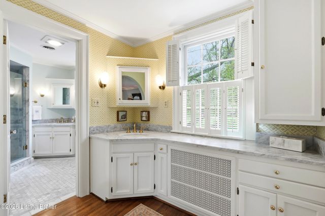 137 Sagamore Rd, Louisville, KY 40207