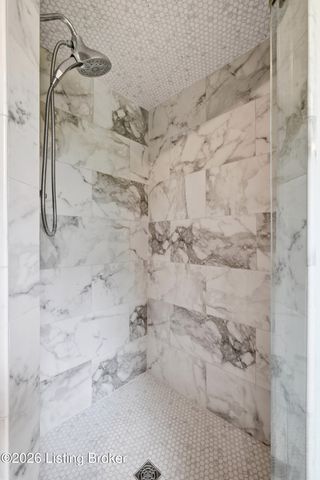 137 Sagamore Rd, Louisville, KY 40207