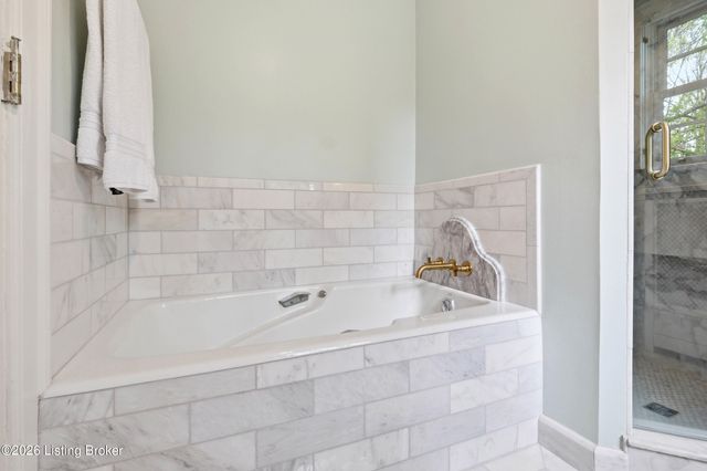 137 Sagamore Rd, Louisville, KY 40207