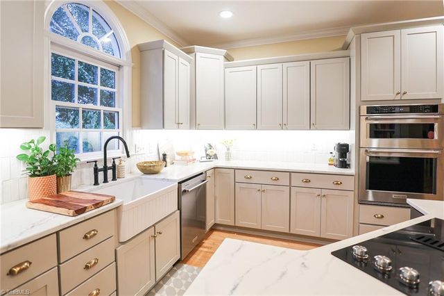 100 Fox Lake Court, Winston-salem, NC 27106