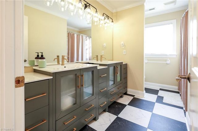 100 Fox Lake Court, Winston-salem, NC 27106