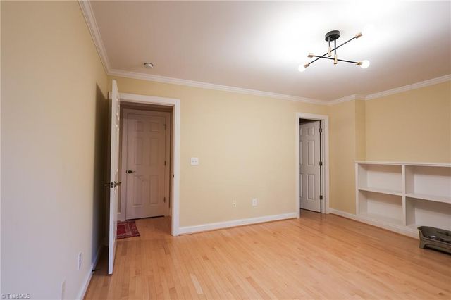 100 Fox Lake Court, Winston-salem, NC 27106