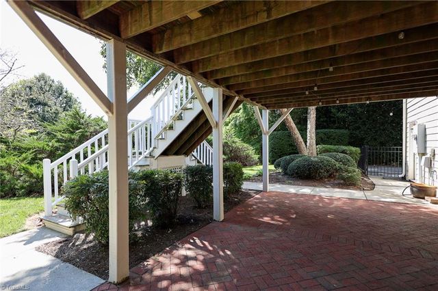 100 Fox Lake Court, Winston-salem, NC 27106