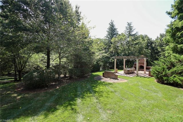 100 Fox Lake Court, Winston-salem, NC 27106