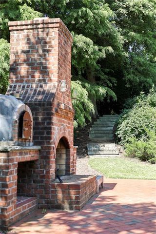100 Fox Lake Court, Winston-salem, NC 27106