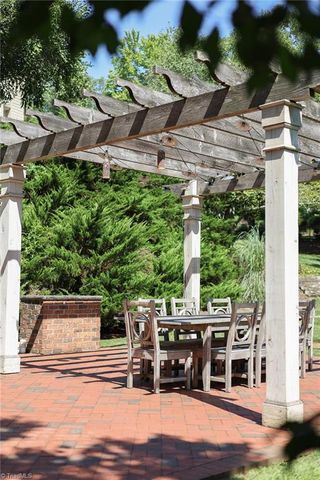100 Fox Lake Court, Winston-salem, NC 27106