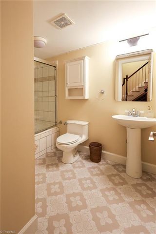 100 Fox Lake Court, Winston-salem, NC 27106