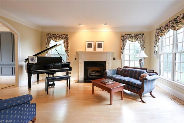 100 Fox Lake Court, Winston-salem, NC 27106
