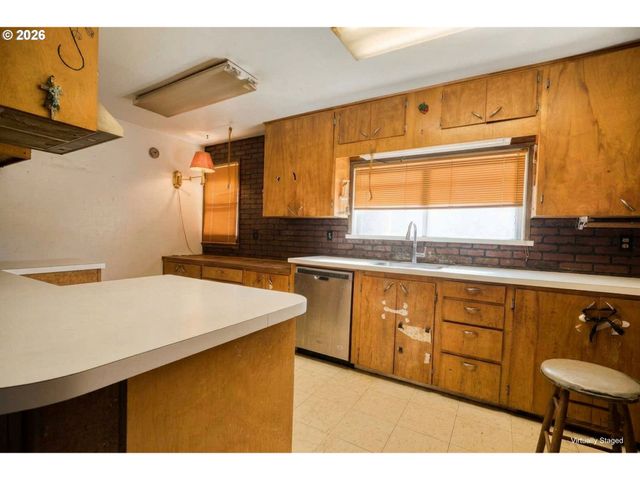 6939 N ARMOUR St, Portland, OR 97203