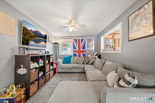 40 Kenyon Road, Waterford, CT 06385