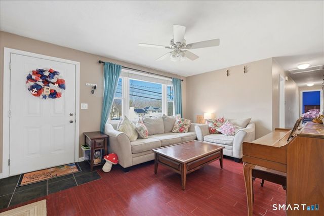 40 Kenyon Road, Waterford, CT 06385