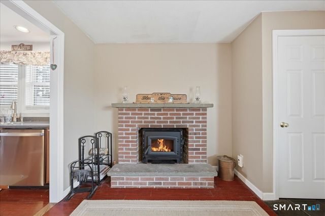 40 Kenyon Road, Waterford, CT 06385