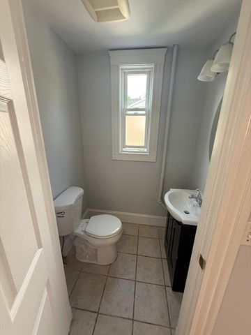 9-11 Rockland 9, Newton, MA 02458