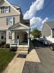 9-11 Rockland 9, Newton, MA 02458