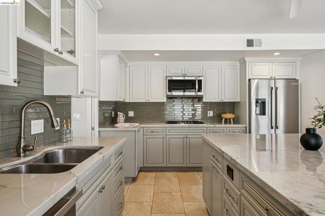 1410 Lakeshore Ave 5, Oakland, CA 94606