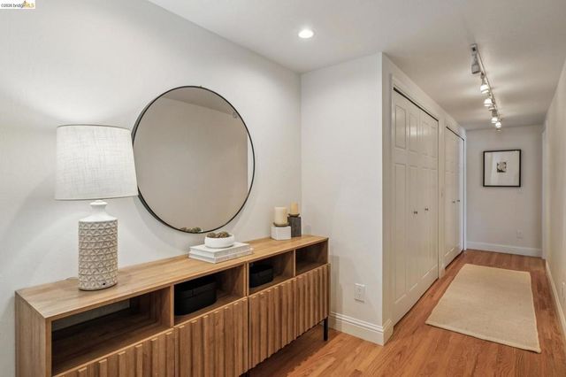 1410 Lakeshore Ave 5, Oakland, CA 94606
