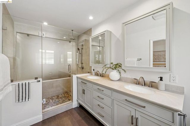 1410 Lakeshore Ave 5, Oakland, CA 94606