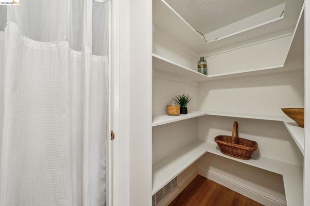 1410 Lakeshore Ave 5, Oakland, CA 94606